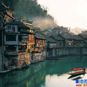 時(shí)尚商務(wù)C線：張家界、天門(mén)山、鳳凰古城四日游